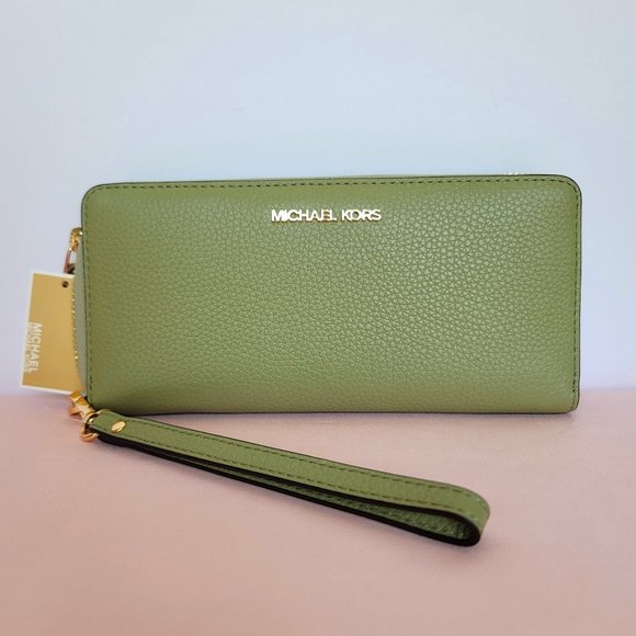 MICHAEL KORS Jet Set Travel Continental Pebbled Leather Wallet- Light Sage⭐ - Picture 1 of 16